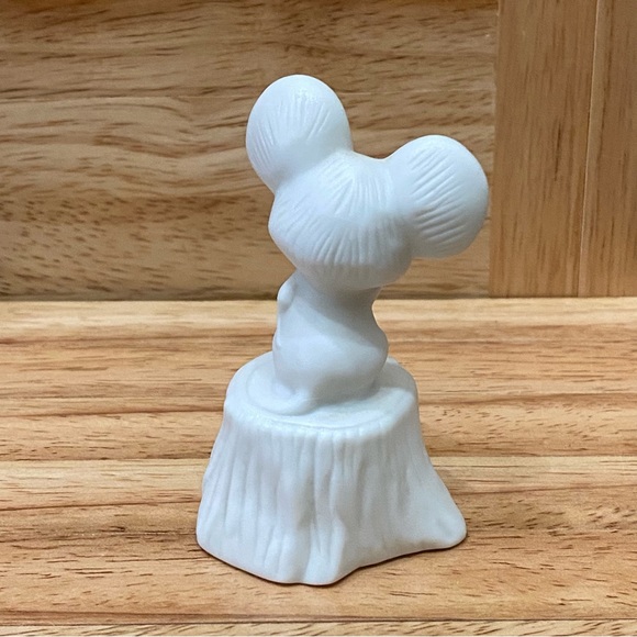 Vintage 1975 Fine Bisque Porcelain Handcrafted Mouse Mini Collectible Figurine - Picture 4 of 9